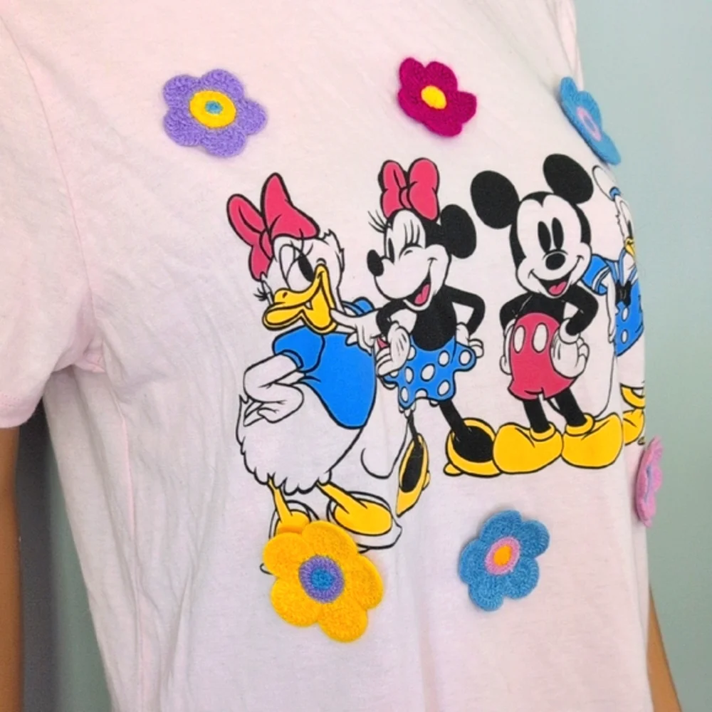 Disney Pink Mickey & Mini Mouse + Friends Graphic Shirt Crochet Flowers SZ M - Picture 5 of 16